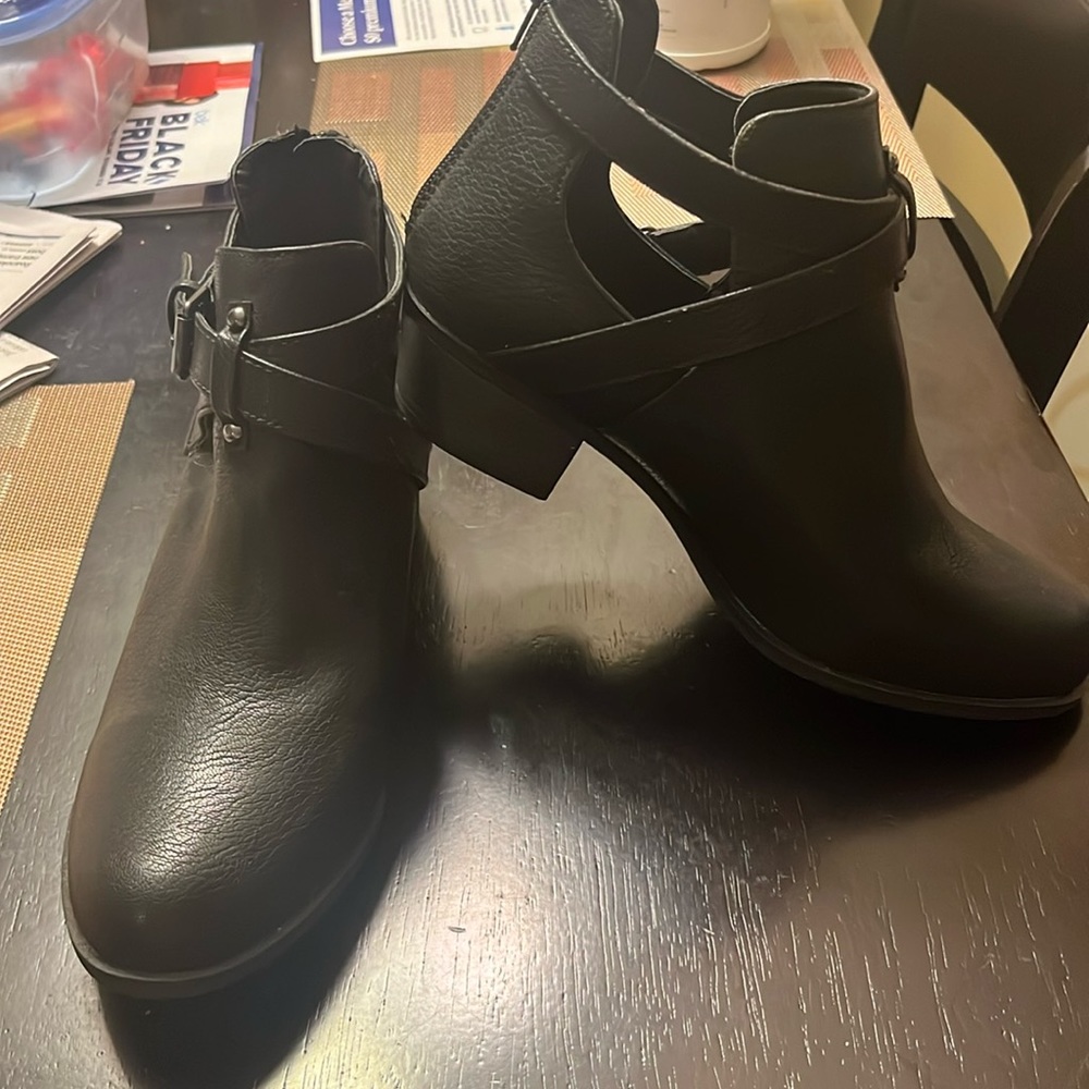 Ladies short boots